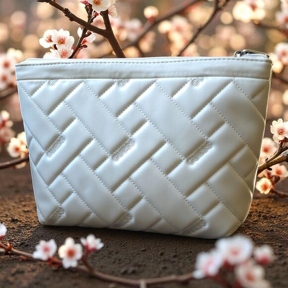 NWT Guess Kelce Travel Cosmetic Bag Cream Color Makeup Toiletry Pouch Organizer - Picture 6 of 11